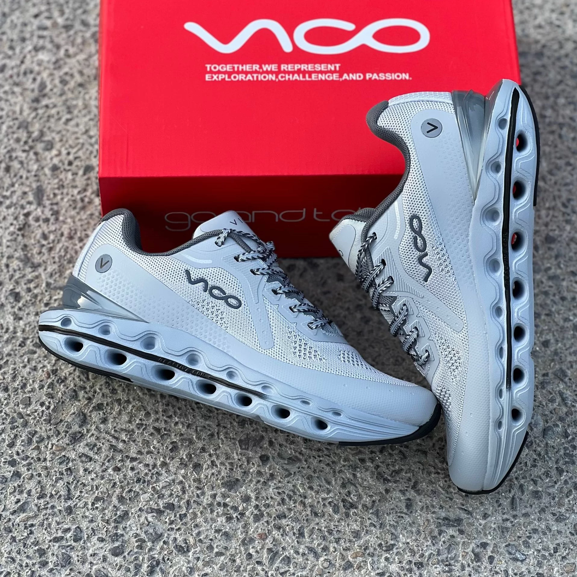 کفش-کتونی-رانینگ-مردانه2-ری-اکتیو-کویل-ویکو-Mens-Vico-Reactive-Coil-Running-Shoes-1550-gray-white-1 کفش ری اکتیو کویل رانینگ ویکو طوسی روشن