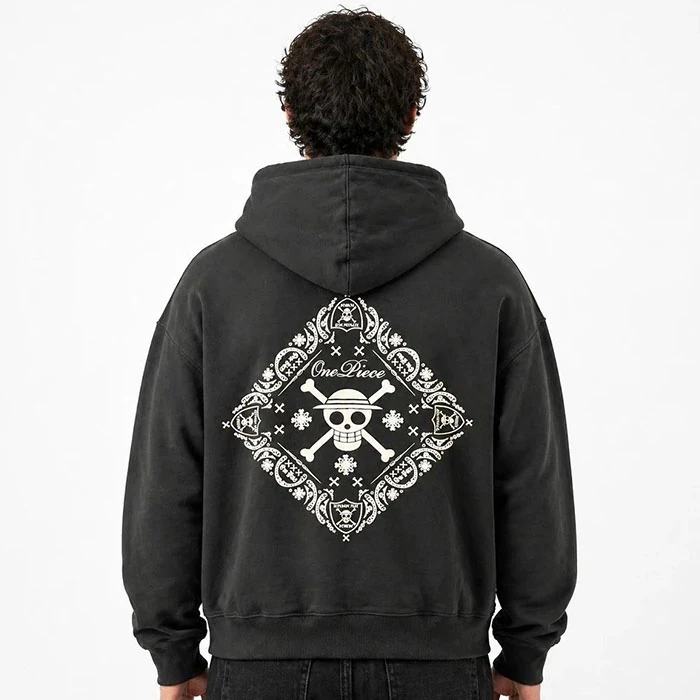 Original-mens-black-patterned-hoodie-with-a-fleece-lining-high-warmth-design-by-PullBear-Spanish-import.-Features-a-boxy-fit.-Code-218-2 هودی داخل کرکی اورجینال مردانه رنگ مشکی طرح دار گرم بالا برند pull&bear سفارش اسپانیایی تنخوری و قواره باکسی کد 218