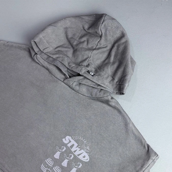 Original-mens-fleece-lined-hoodie-by-PullBear-heavy-weight-fabric-in-a-stone-washed-elephant-gray-color-Spanish-market-stock-features-a-relatively-loose-boxy-fit.-Code-210-4 هودی داخل کرکی اورجینال مردانه رنگ فیلی سنگشوری گرم بالا برند pull&bear سفارش اسپانیایی تنخوری و قواره نسبتا آزاد و باکسی کد 210