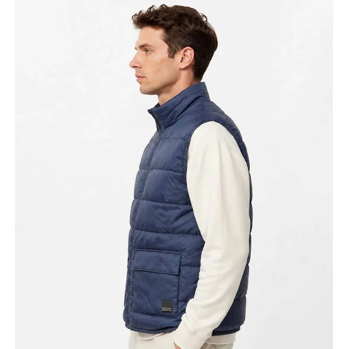 Original-mens-lightweight-puffer-vest-in-stylish-navy-blue-Kiabi-brand-French-import-standard-fit-and-cut-Code-197-3 پافر لایت اورجینال مردانه رنگ سورمه ای شیک برند kiabi سفارش فرانسویی تنخوری و قواره استاندارد کد 197