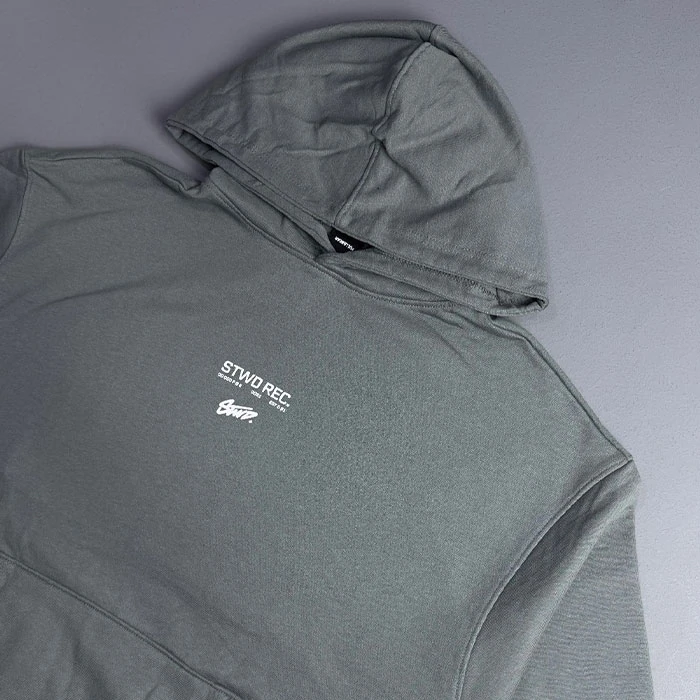 Original-unisex-mens-and-womens-hoodie-with-fluffy-lining-green-color-STWD-series-Pull-Bear-brand-Spanish-order-boxy-and-boxy-code-117-4 هودی داخل کرکی اورجینال یونیسکس ( زنانه مردانه ) رنگ سبز صدری سری STWD زیر مجموعه برند pull & bear سفارش اسپانیایی تنخوری و قواره باکسی کد 117