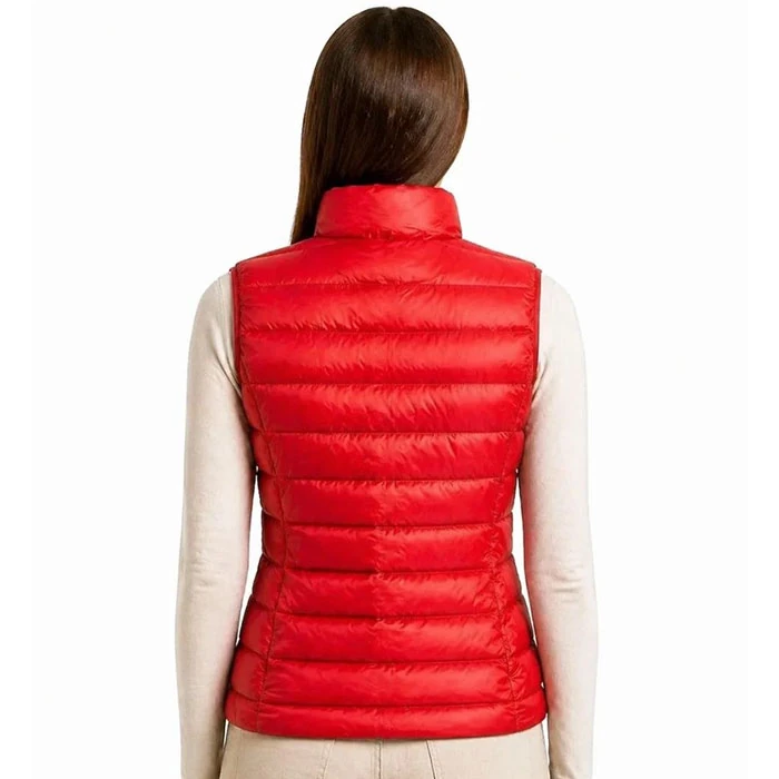 Original-womens-lightweight-puffer-vest-in-stylish-red-by-Kiabi-French-import-standard-fit-and-cut-Code-196-2 پافر لایت اورجینال زنانه رنگ قرمز شیک برند kiabi سفارش فرانسویی تنخوری و قواره استاندارد کد 196