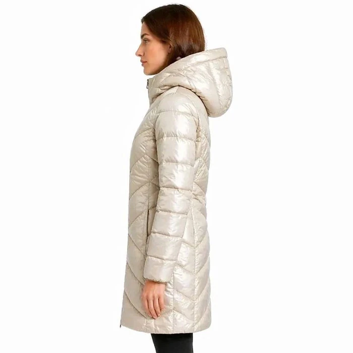 Stylish-original-womens-mid-length-jacket-in-an-off-white-milky-shade-by-Tom-Taylor-German-import-features-a-relatively-standard-fit.-Code-186-3 کاپشن نیمه لانگ اورجینال زنانه رنگ شیری شیک برند Tom Taylor سفارش آلمانی تنخوری و قواره نسبتا استاندارد کد 186