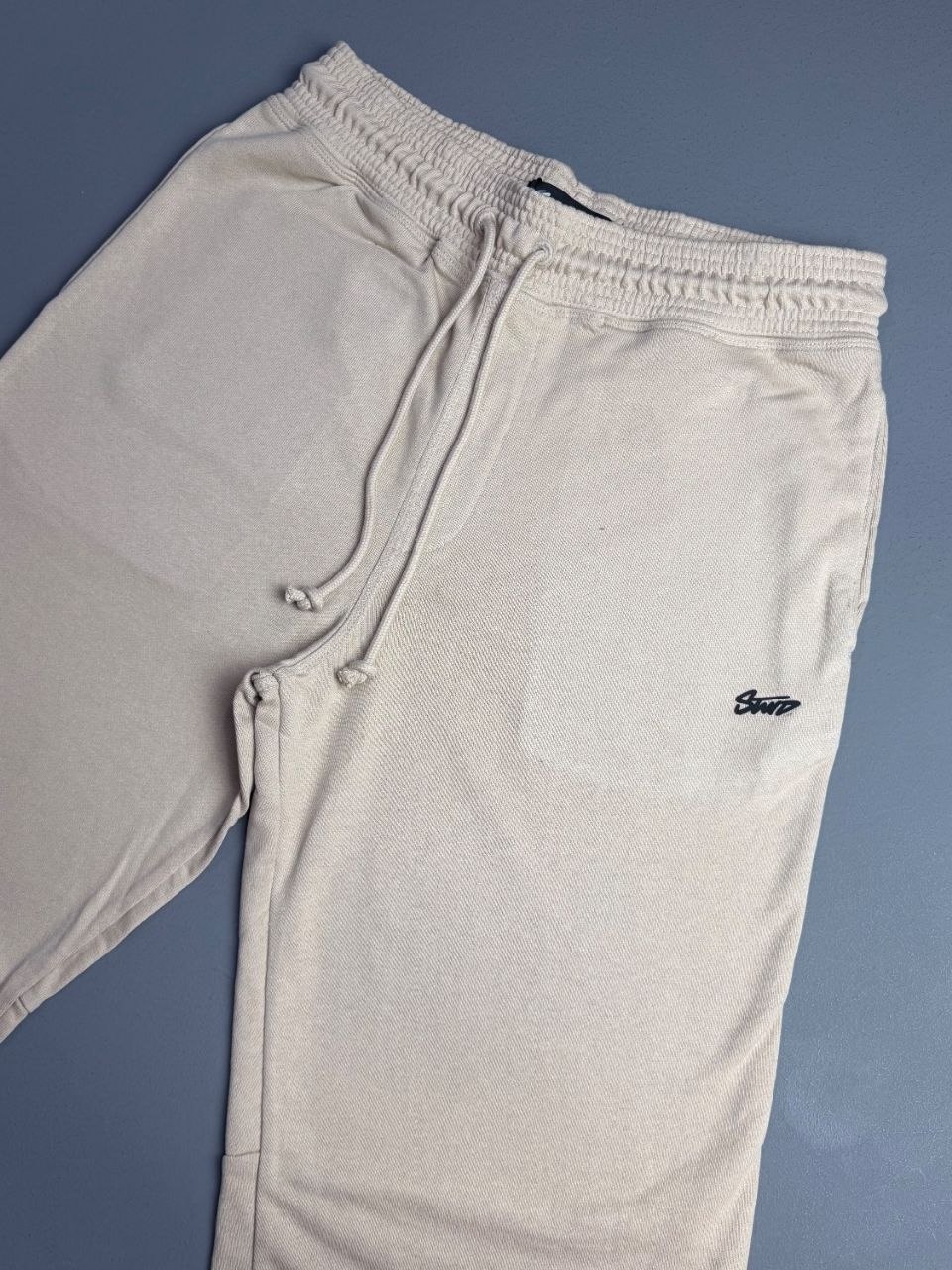جاگر دمپا گت داخل دو نخ اورجینال مردانه رنگ کرمی برند pull&bear اسپانیایی کد 2077